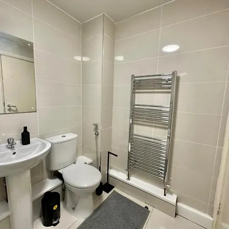 Fully Furnished 3br With Parking L Wifi L Kitchen